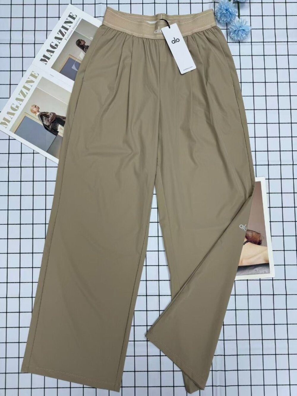 ALO Yoga High Waisted Wide Leg Pants ⨠Rare Color Gravel (30ā Inseam) š | NWT - Picture 2 of 9